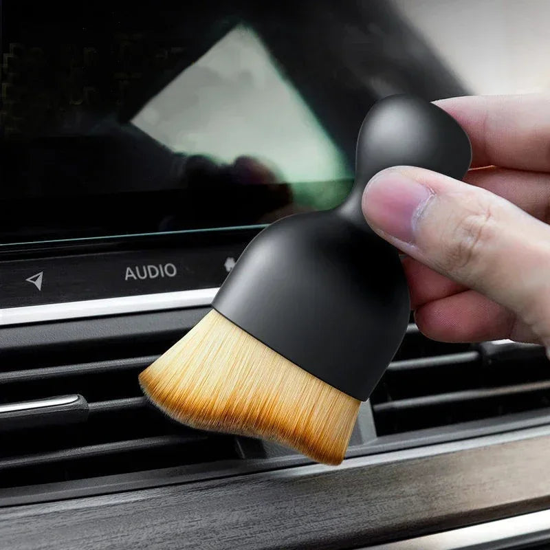 Brosse de nettoyage compacte pour tableau de bord – poils doux et prise ergonomique